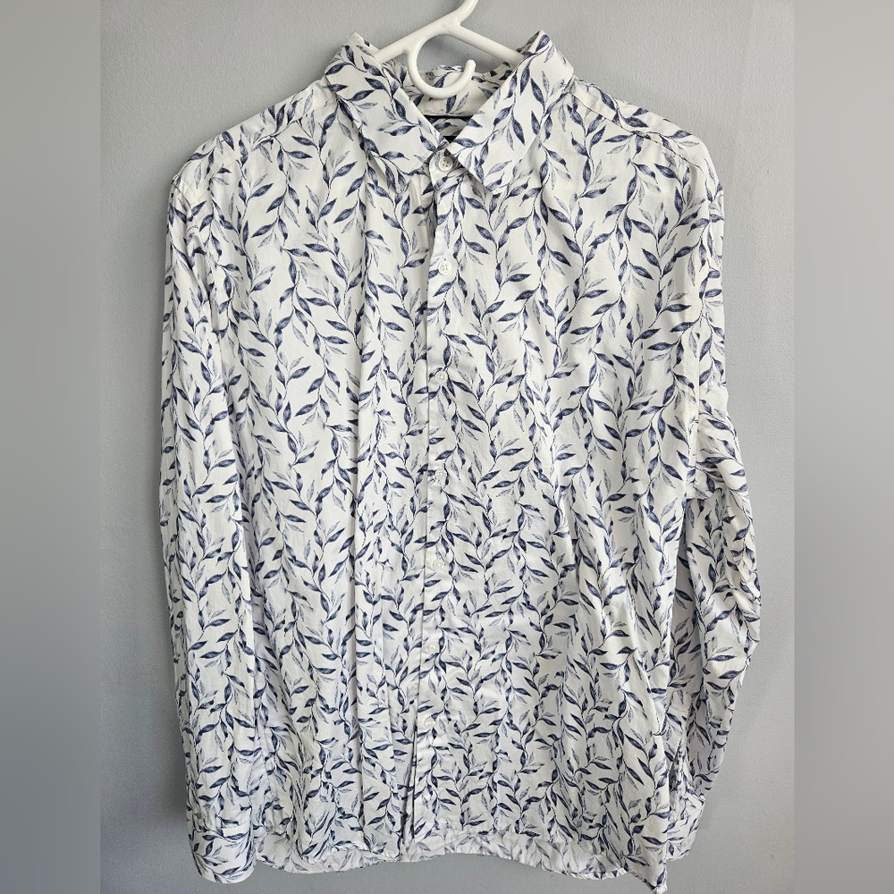 RW&Co Tailored Fit Button Up